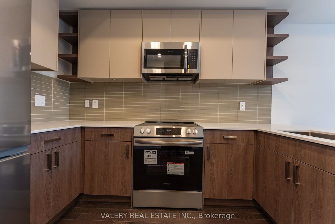 18 Green Gardens Boulevard - Photo 2 of 27