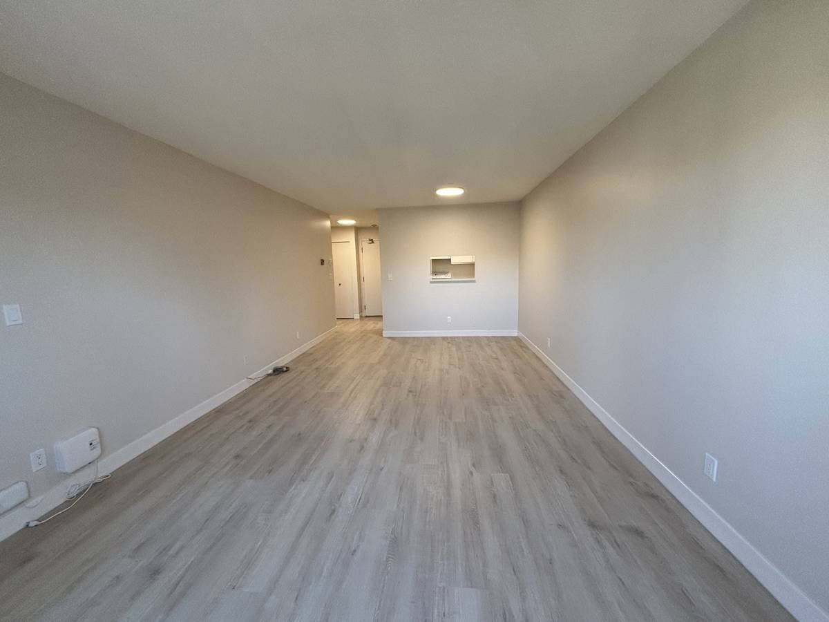 1670 56 Street #405 - Photo 7 of 11