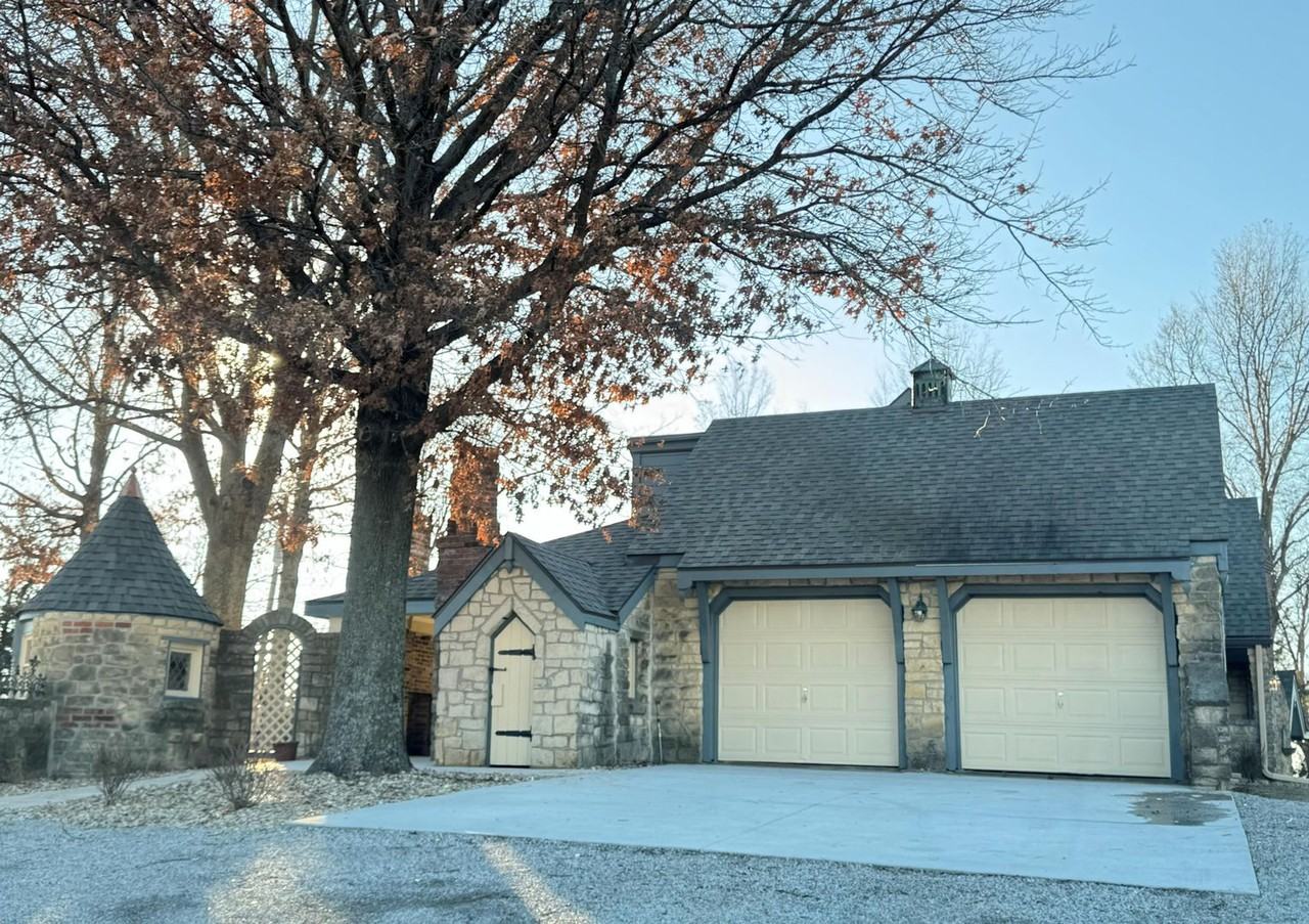 661 N 1600 Rd - Photo 2 of 45