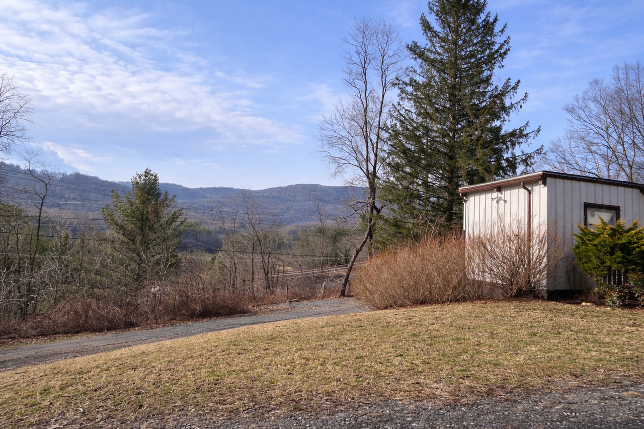 218 Hillside Dr - Photo 3 of 10