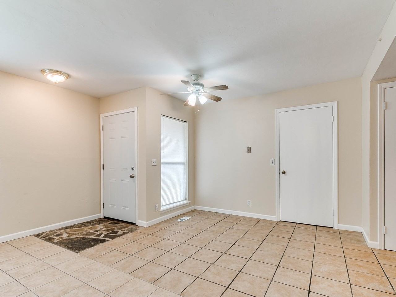 504 N Davis Ave - Photo 4 of 50