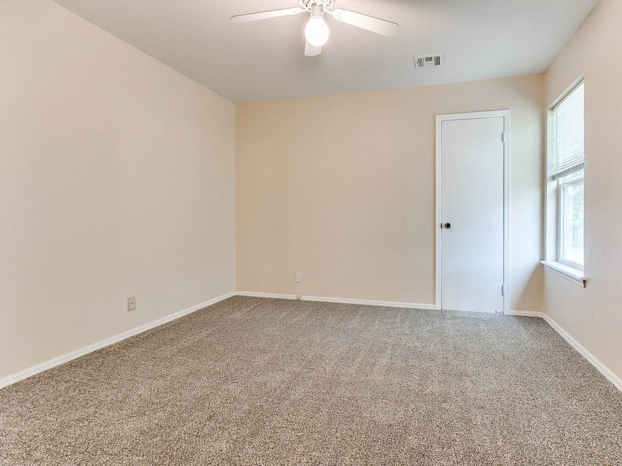 504 N Davis Ave - Photo 6 of 50