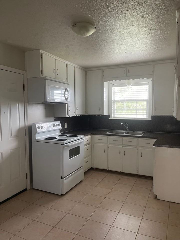 929 Ashland Dr - Photo 7 of 10