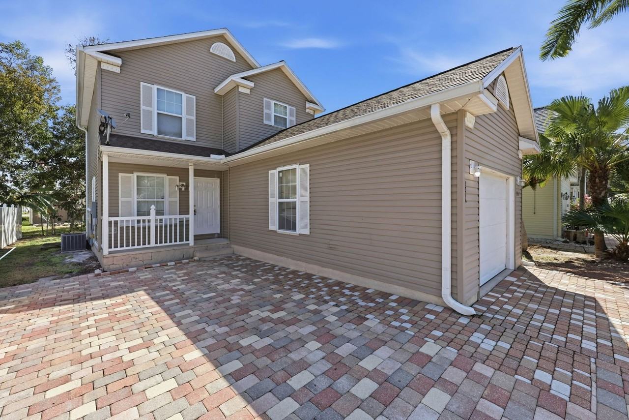 353 Leawood Cir - Photo 2 of 21