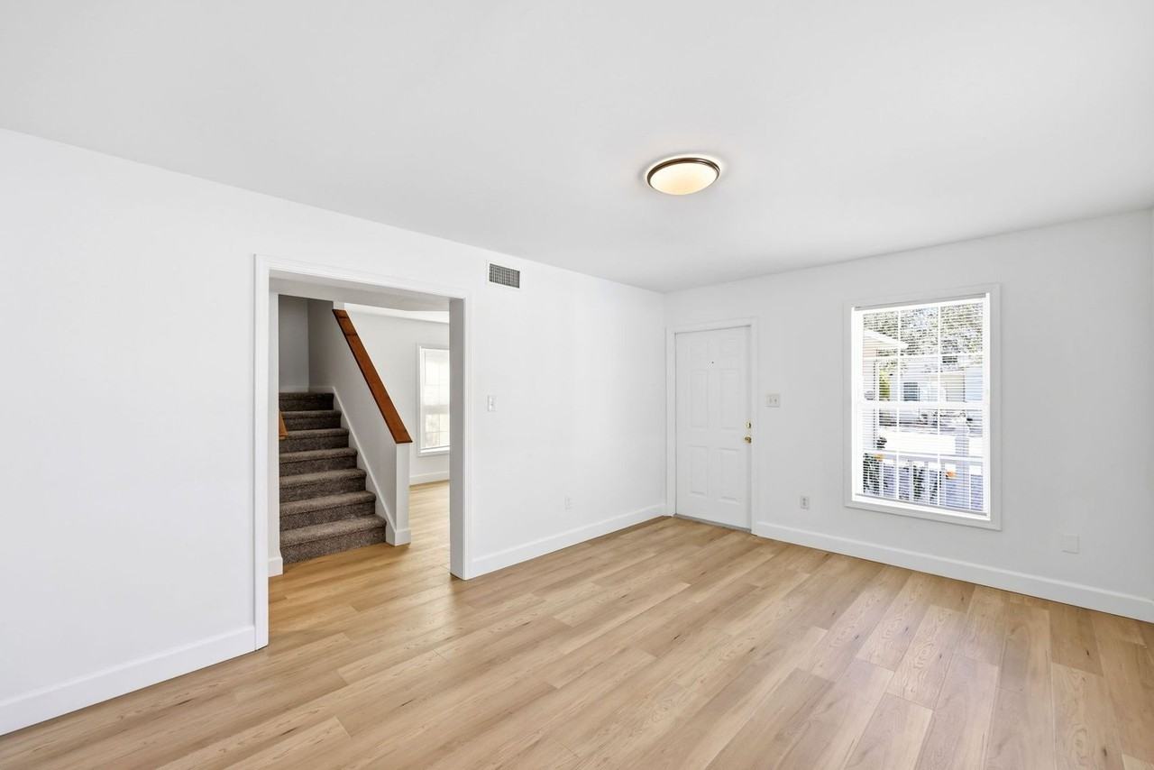 353 Leawood Cir - Photo 5 of 21