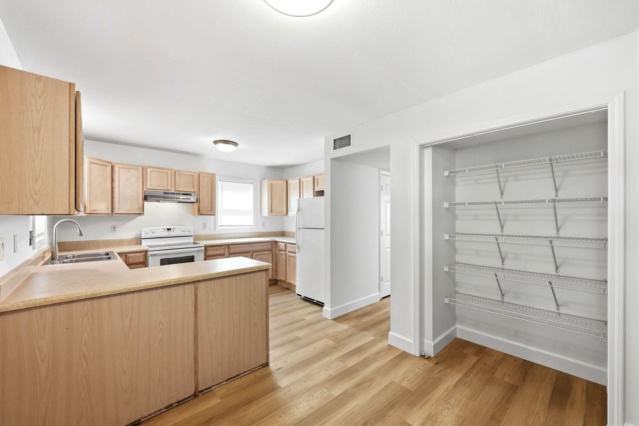 353 Leawood Cir - Photo 7 of 21