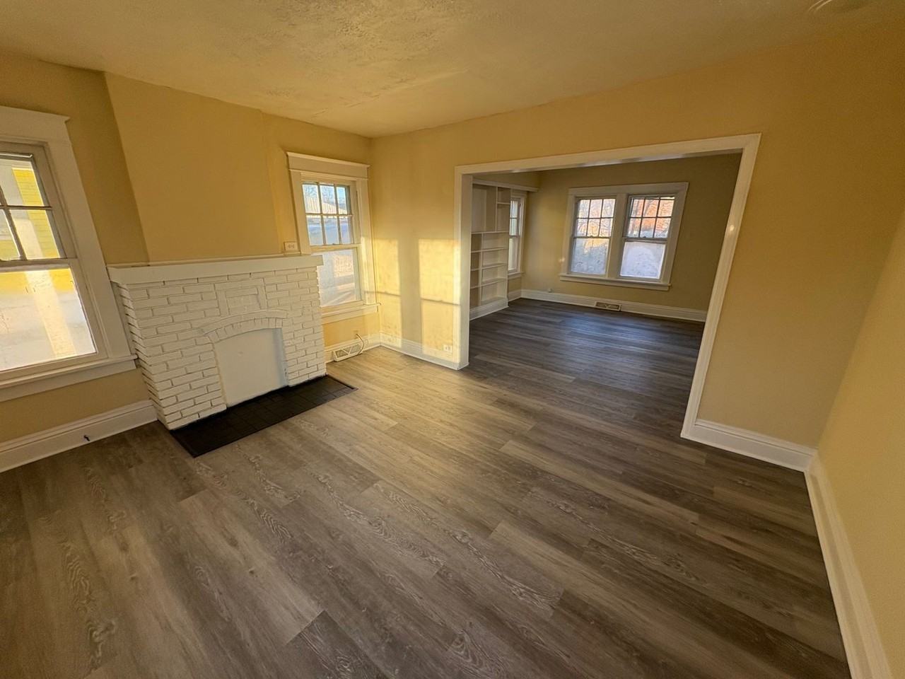 2142 Auburn Ave - Photo 2 of 20