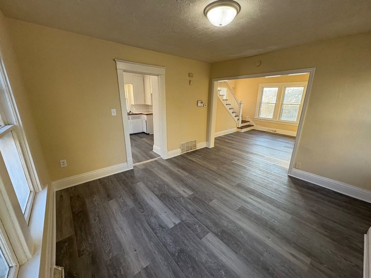 2142 Auburn Ave - Photo 4 of 20