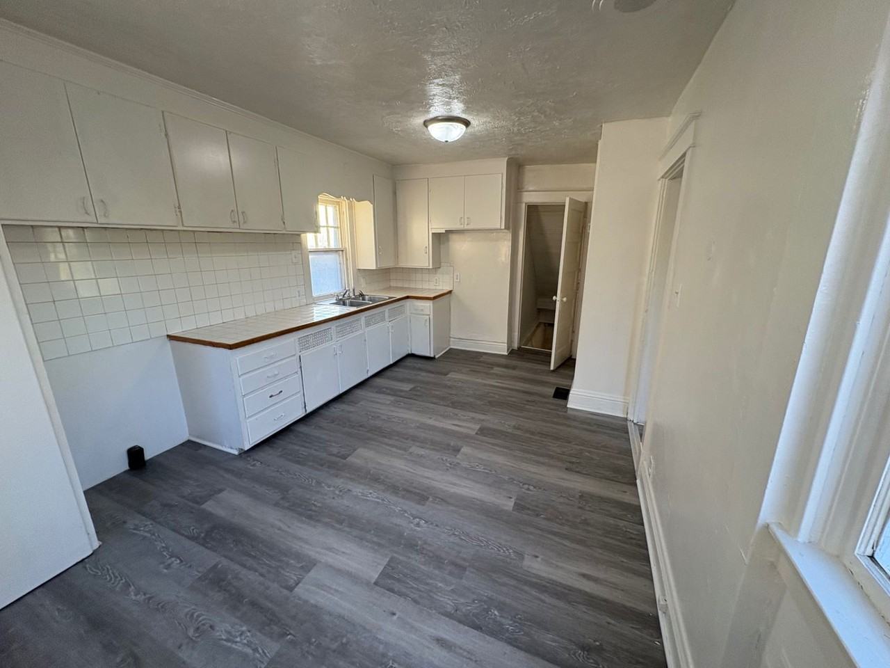 2142 Auburn Ave - Photo 5 of 20