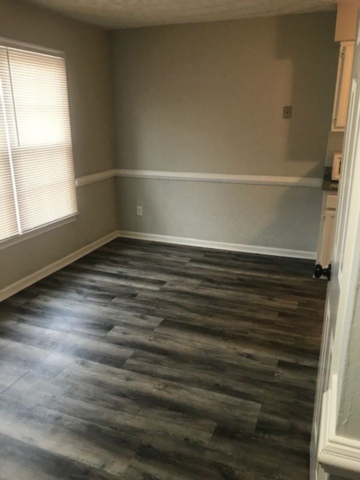 2123 Lyndora Rd - Photo 3 of 12