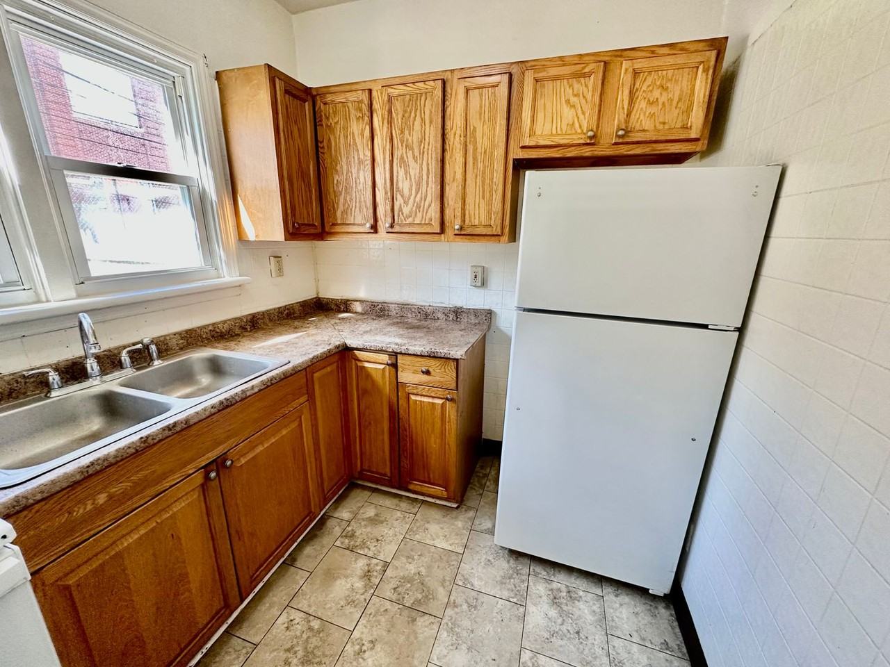 914 S Hall St - Photo 6 of 26