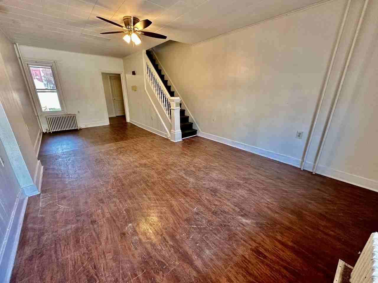 914 S Hall St - Photo 7 of 26