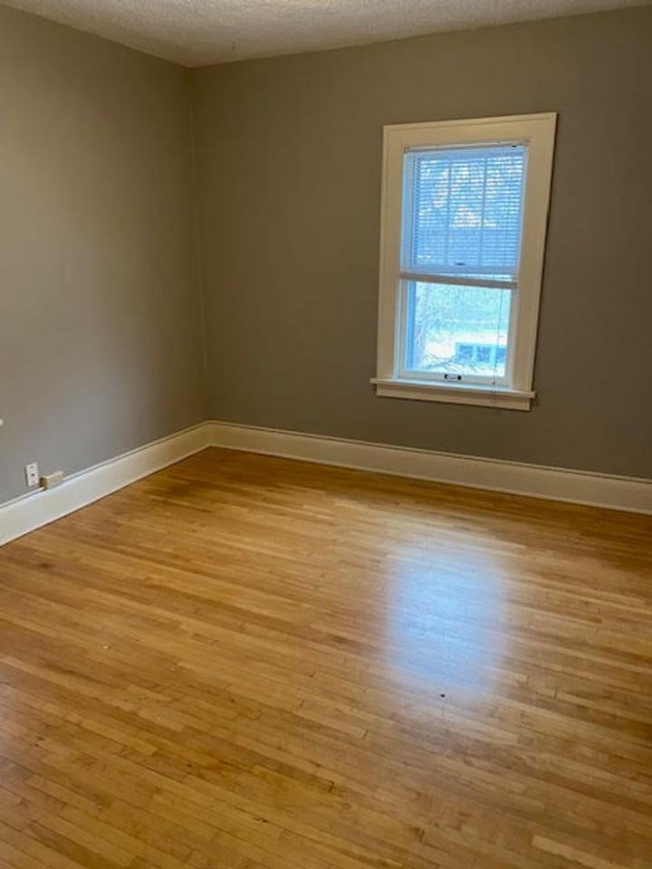 407 8th Ave S - Photo 2 of 9