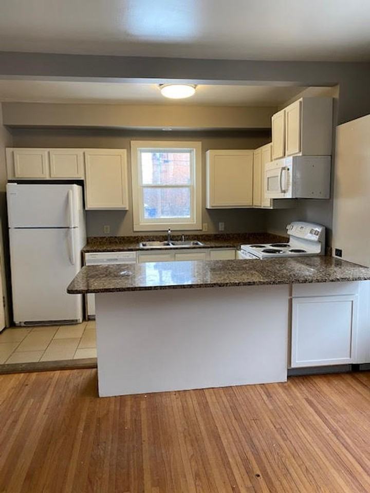 407 8th Ave S - Photo 4 of 9