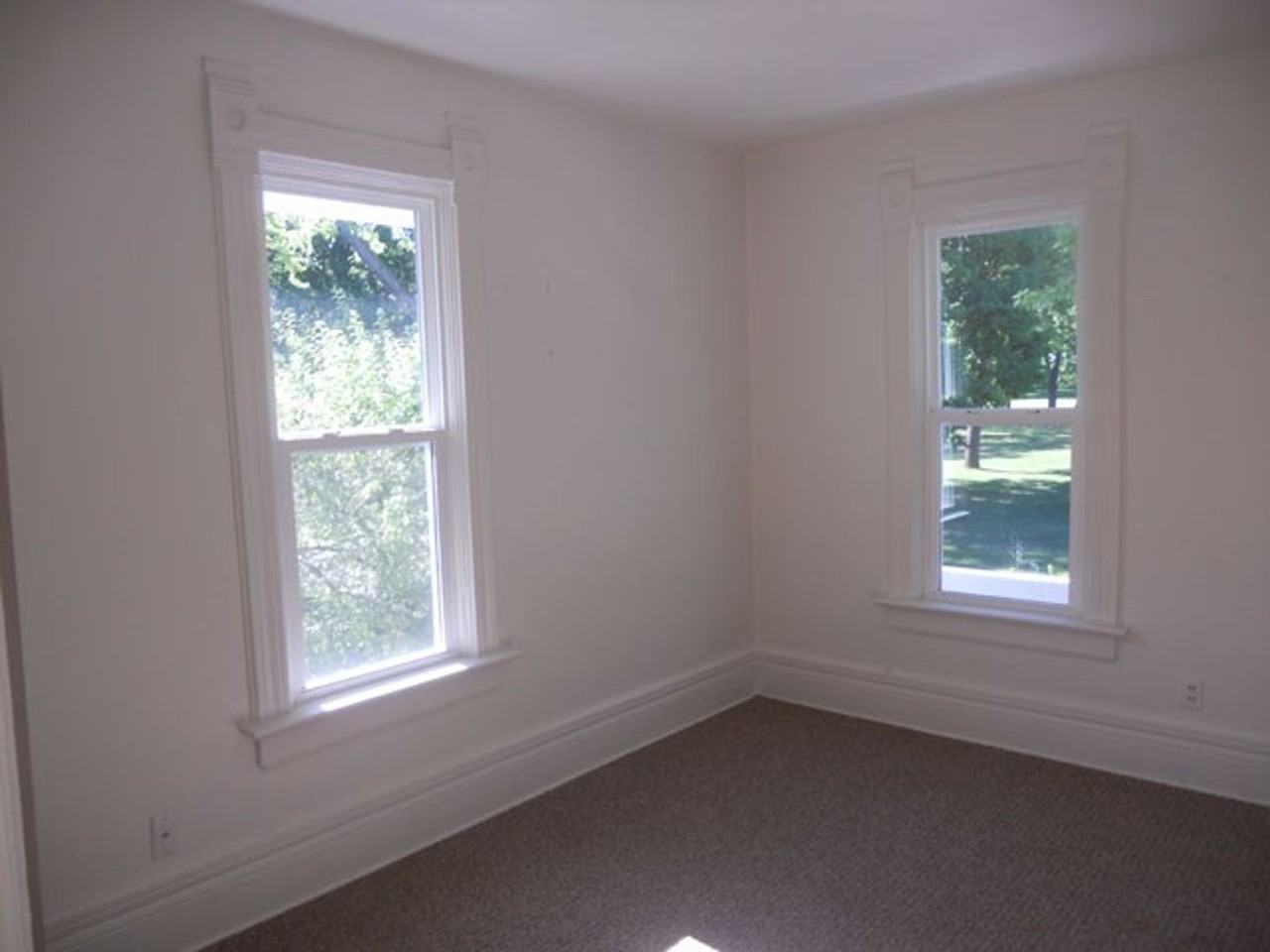 205 1/2 Park St - Photo 5 of 10