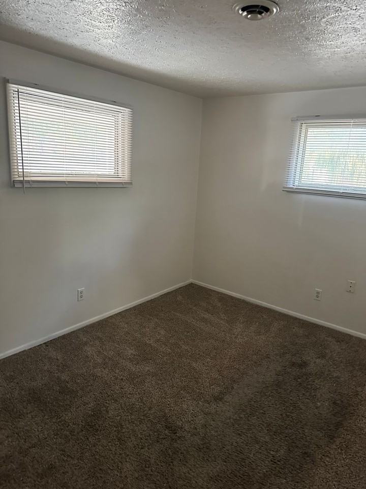 48 Crescent Dr - Photo 3 of 5