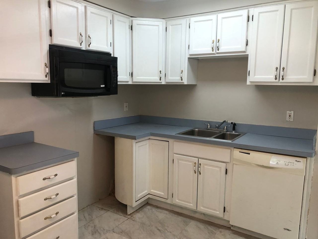 14412 Rockside Rd - Photo 3 of 7