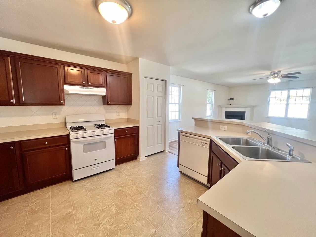 1440 Sexton Ridge Dr - Photo 4 of 20