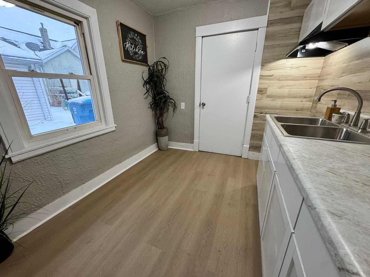 911 Ashland Ave - Photo 2 of 23