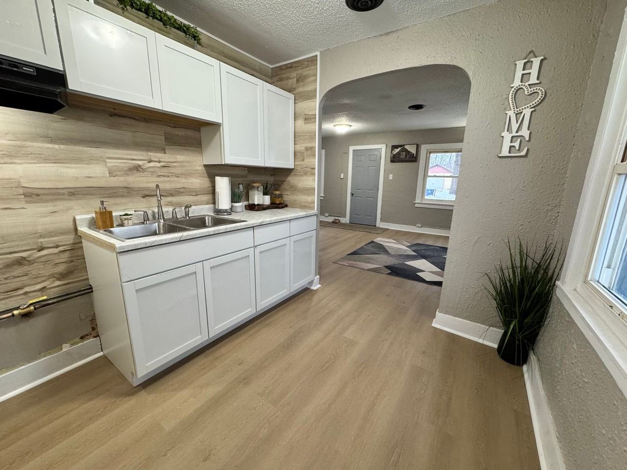 911 Ashland Ave - Photo 5 of 23