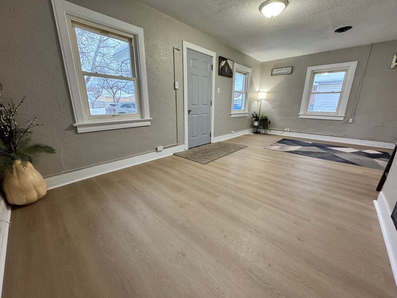 911 Ashland Ave - Photo 7 of 23