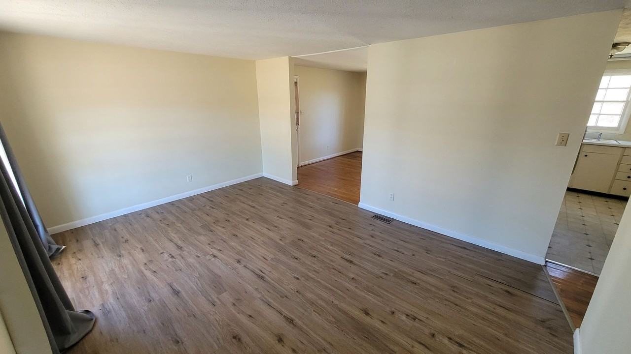 5137 Raynor Rd - Photo 3 of 15