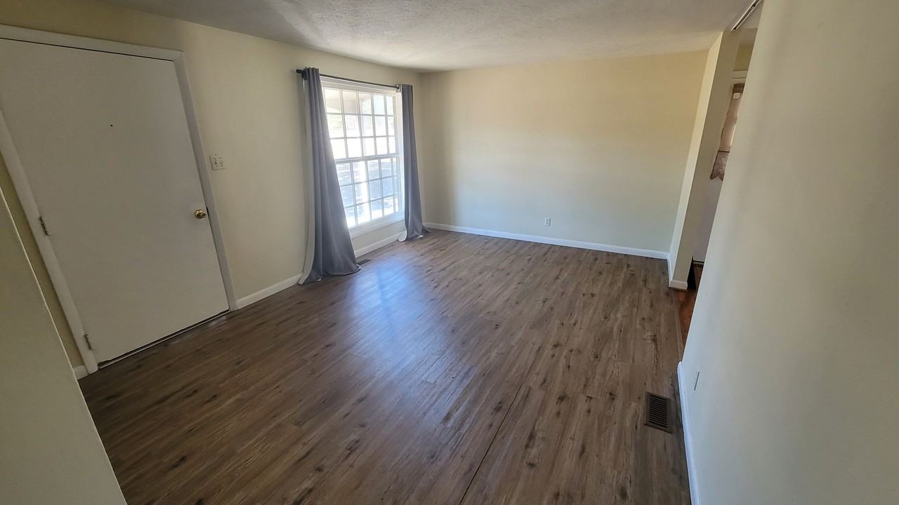 5137 Raynor Rd - Photo 4 of 15