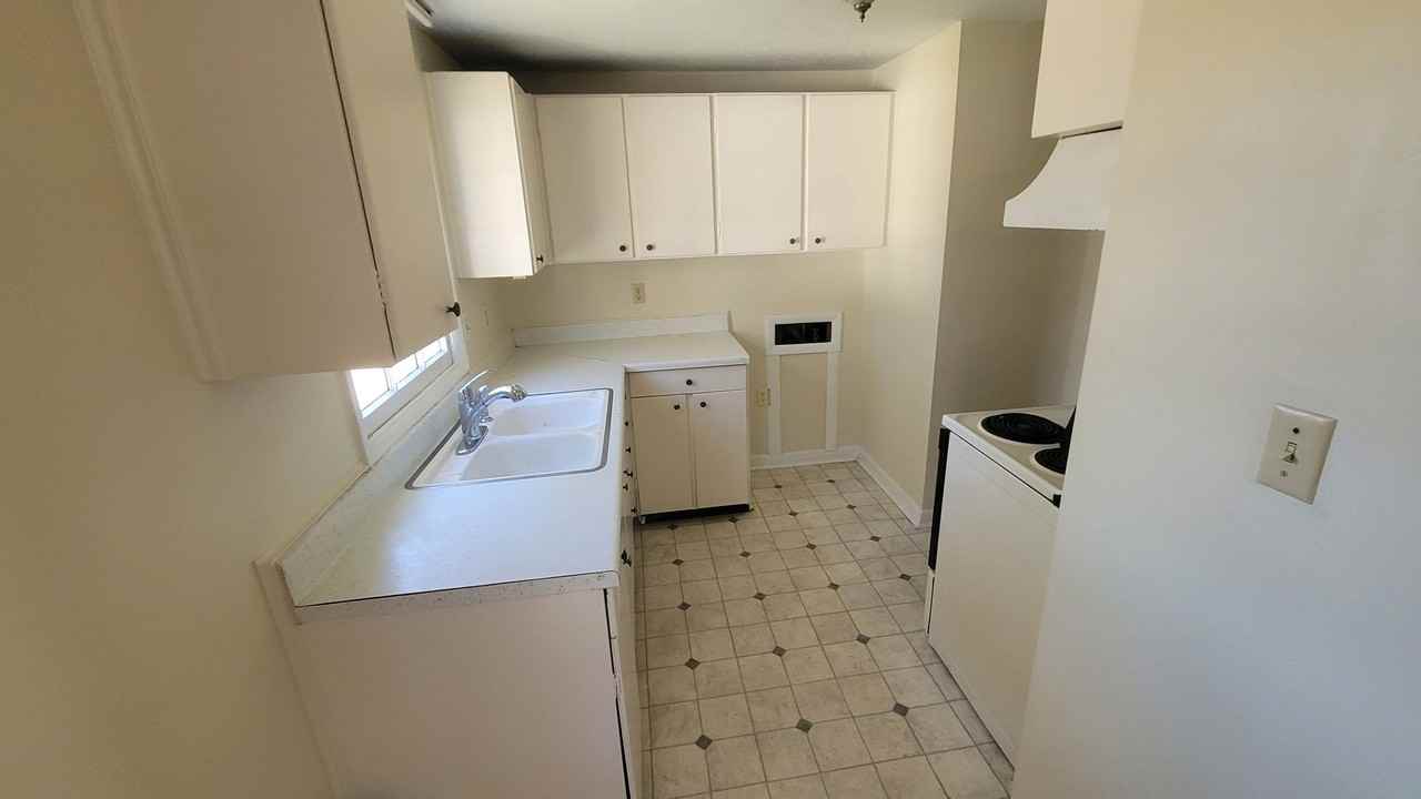 5137 Raynor Rd - Photo 7 of 15