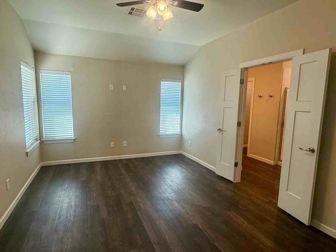 6521 Bentwood Villas Dr #B - Photo 6 of 16