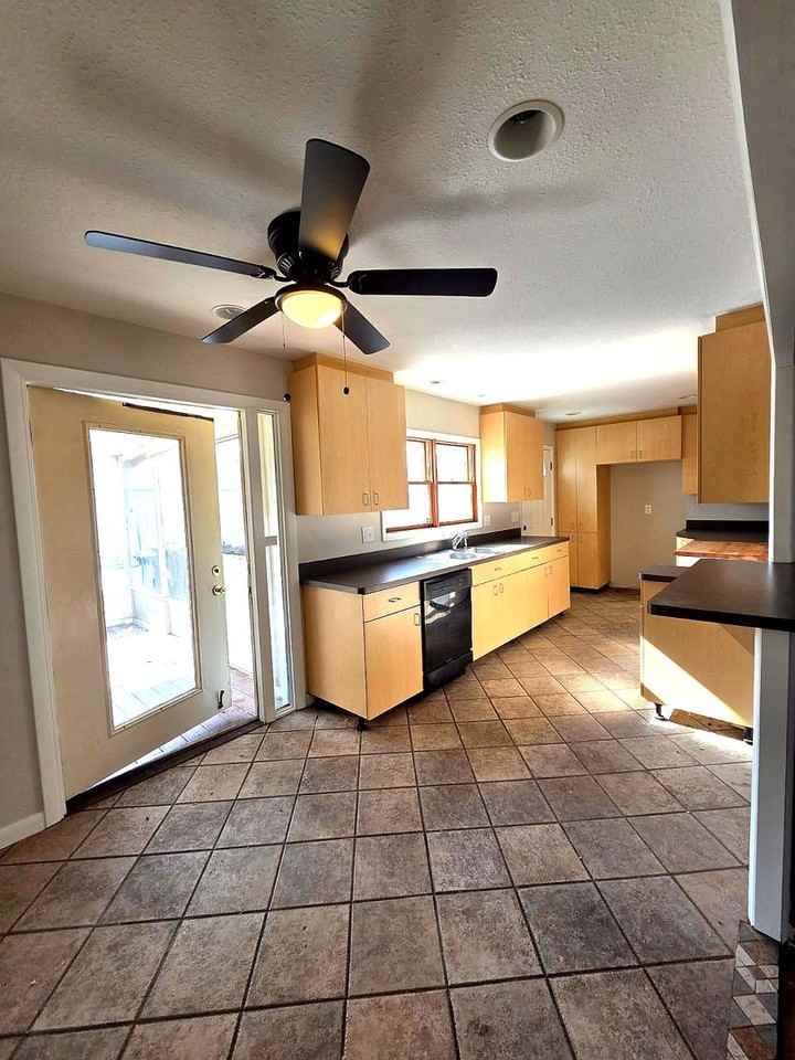 14315 Ledgewood Ave - Photo 3 of 5