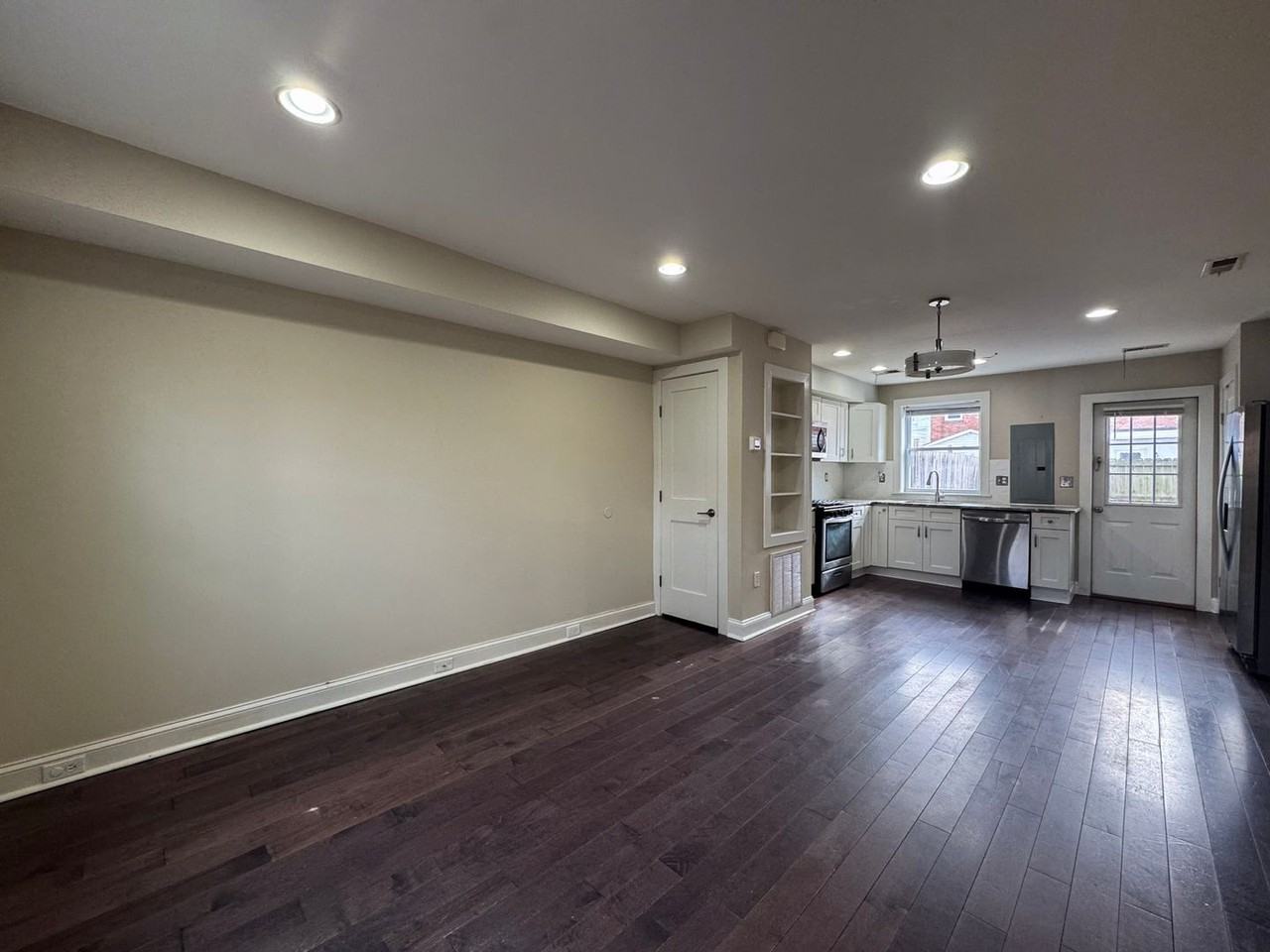 3351 Clay Pl Ne - Photo 2 of 18