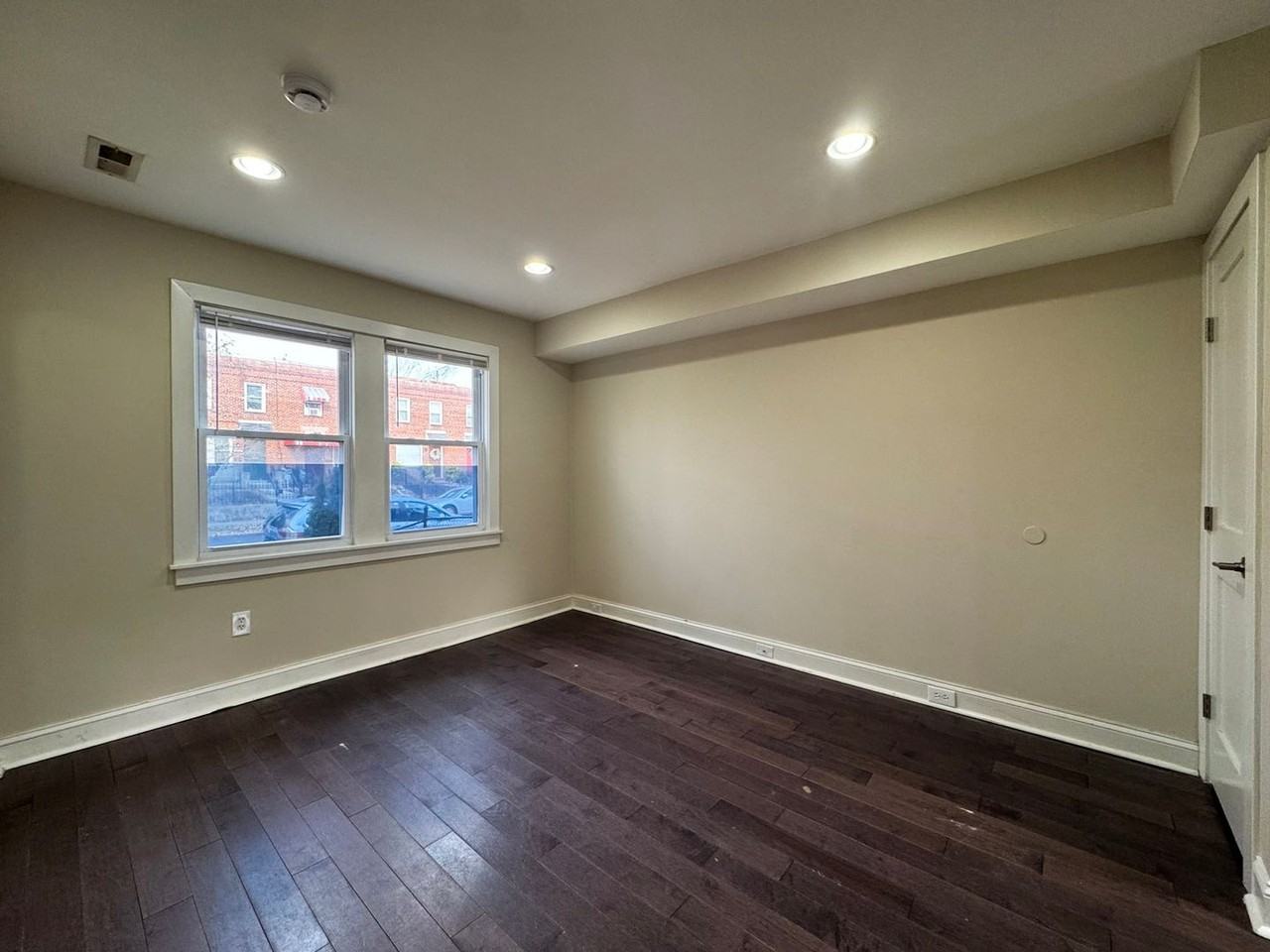 3351 Clay Pl Ne - Photo 4 of 18