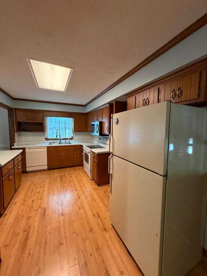 1930 Spring Garden Rd - Photo 3 of 23