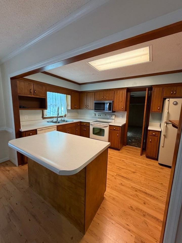 1930 Spring Garden Rd - Photo 4 of 23