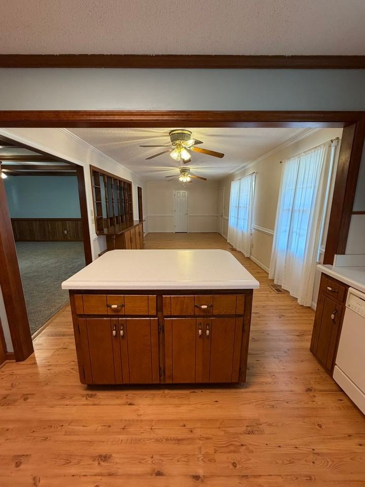 1930 Spring Garden Rd - Photo 5 of 23