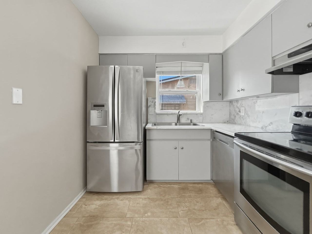 10838 87th Ave - Photo 7 of 15