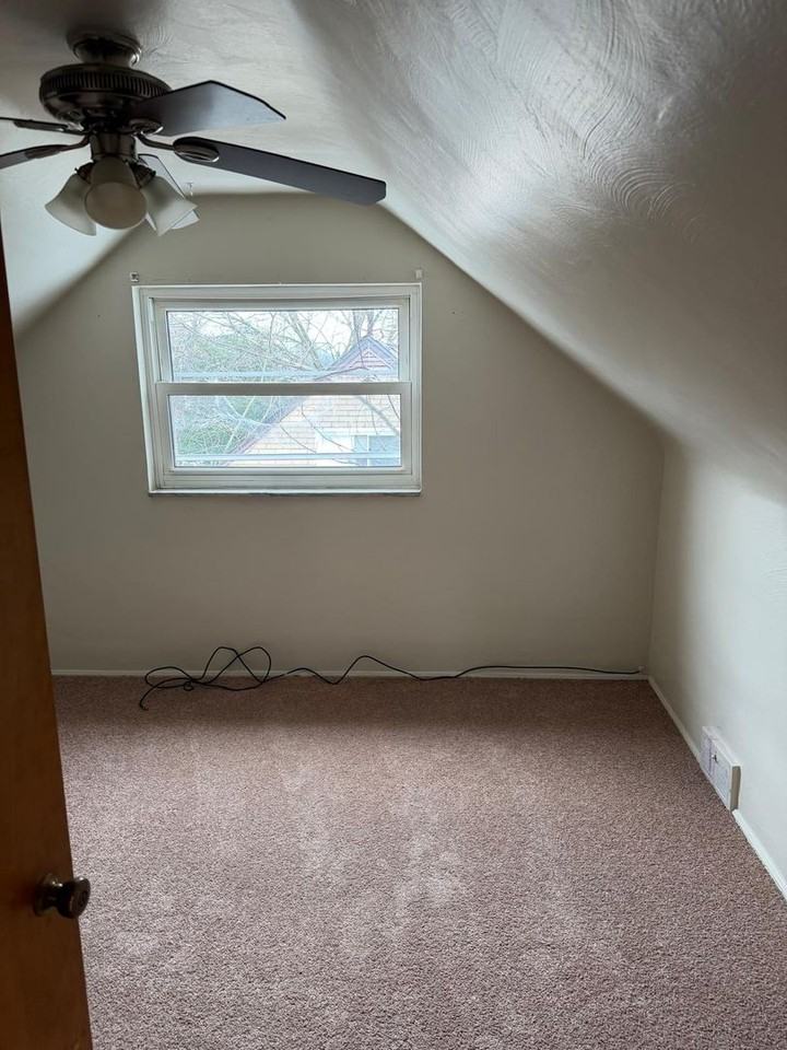 190 Anthon Dr - Photo 5 of 8