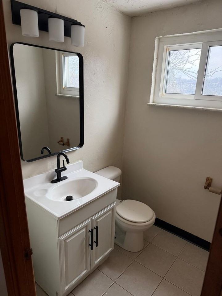 190 Anthon Dr - Photo 7 of 8