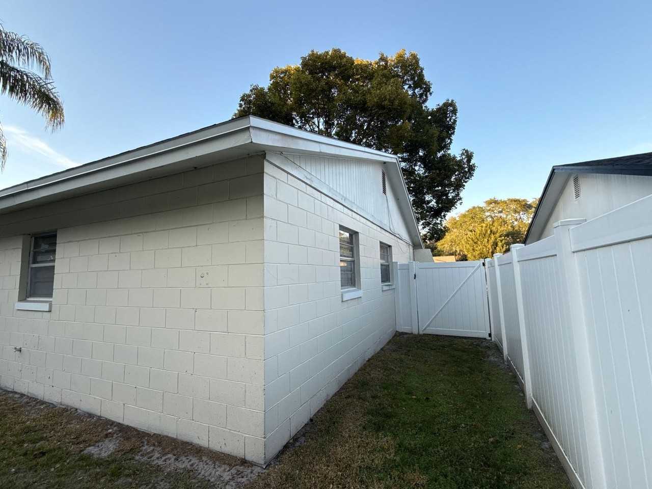 119 N Alderwood St - Photo 5 of 24