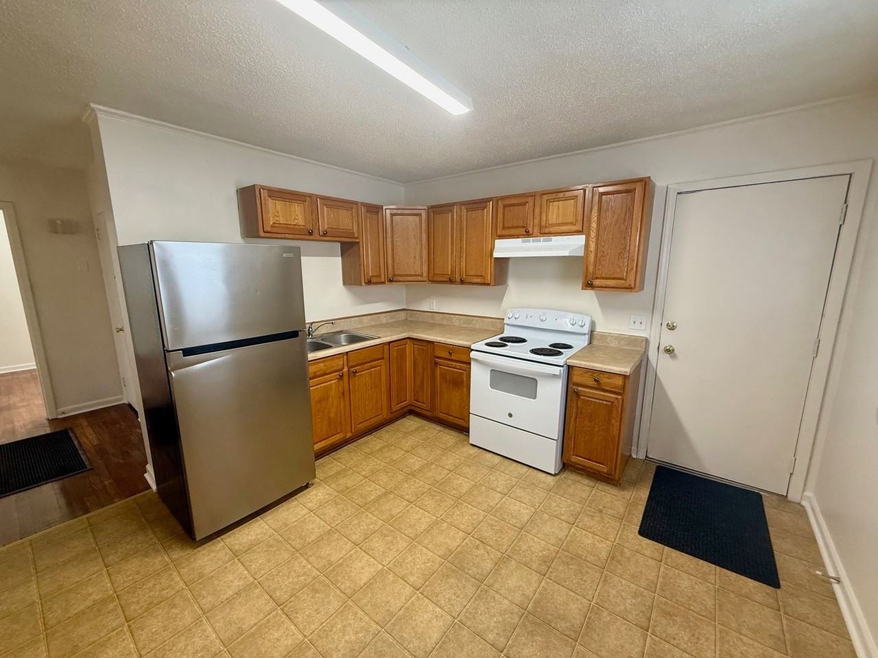 521 S Beaumont Ave - Photo 4 of 10