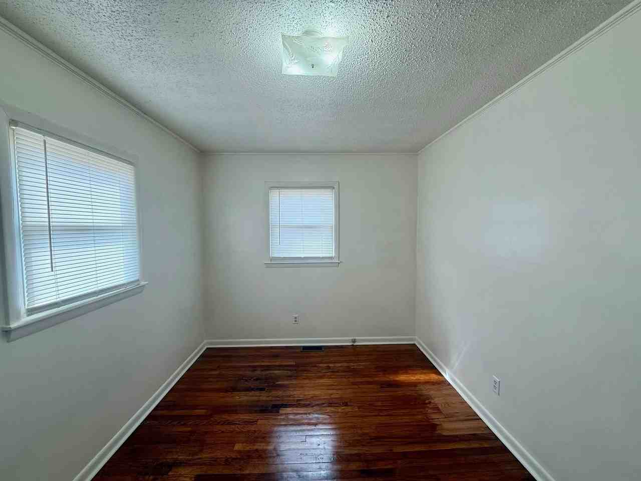 521 S Beaumont Ave - Photo 5 of 10