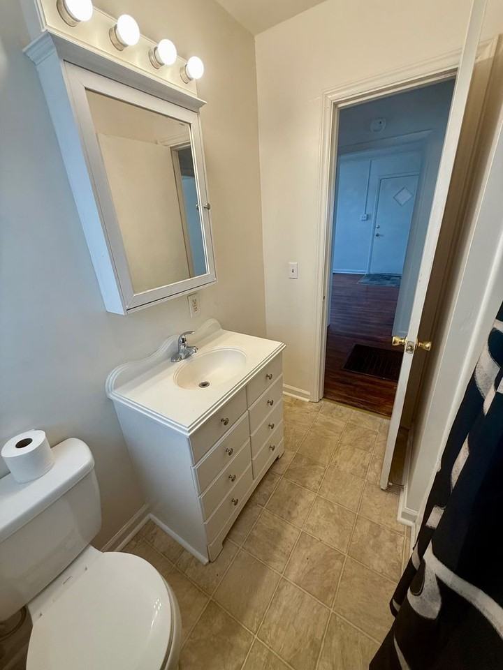 521 S Beaumont Ave - Photo 6 of 10