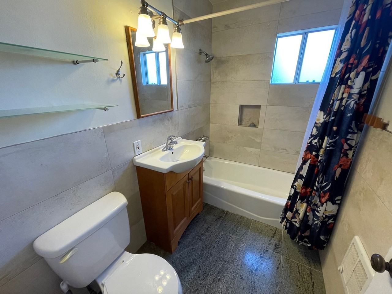 2960 Mission St - Photo 6 of 13