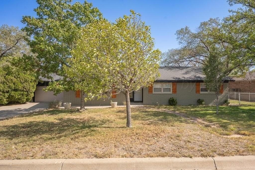 403 Palo Duro Dr - Photo 3 of 30