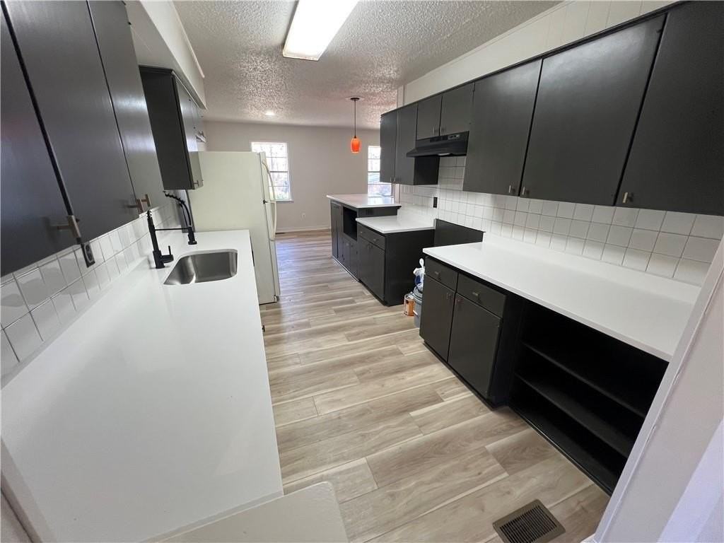 2 Lancaster Dr - Photo 3 of 9