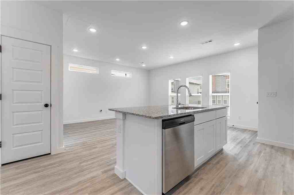 840 Boardwalk Ave - Photo 5 of 17