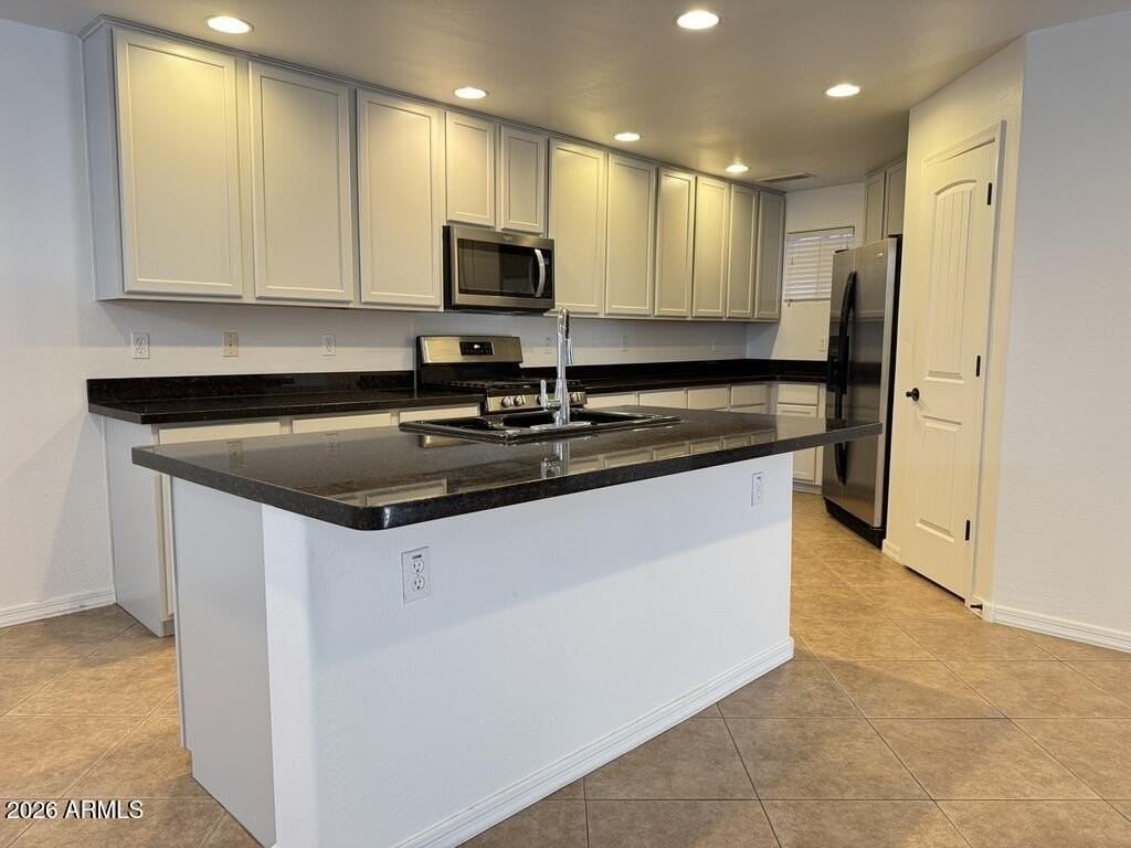 2611 N 48th St Unit 4 #4 - Photo 3 of 23