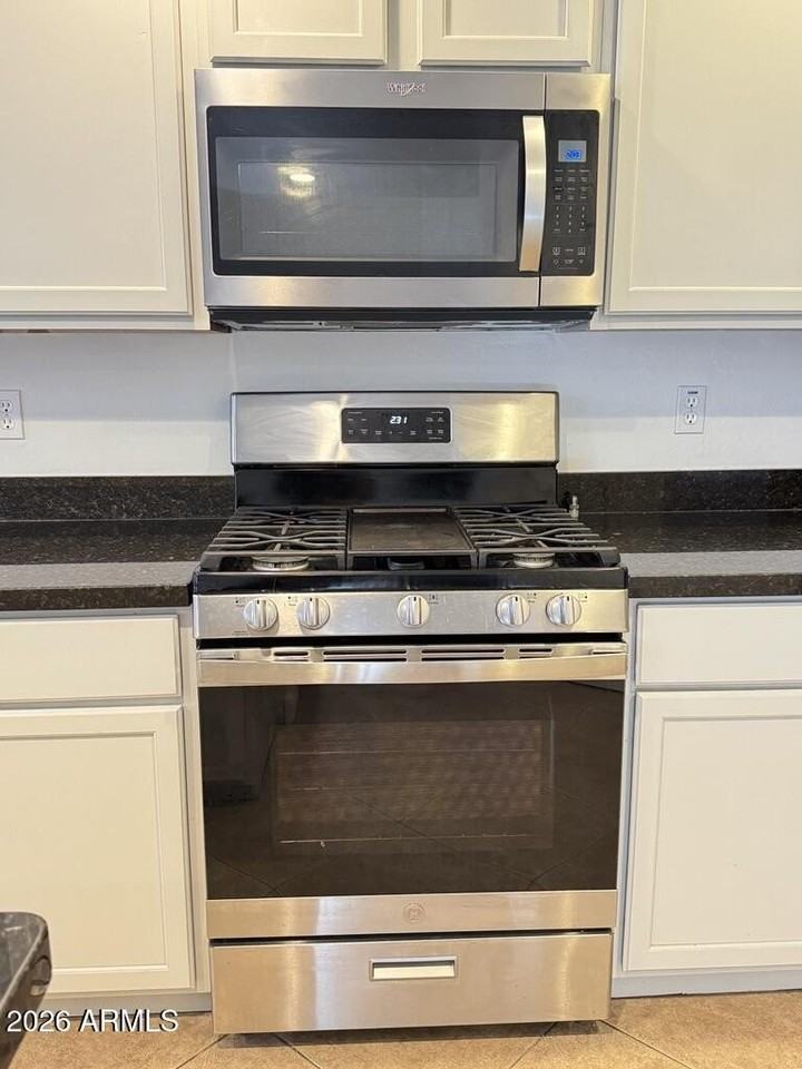 2611 N 48th St Unit 4 #4 - Photo 4 of 23