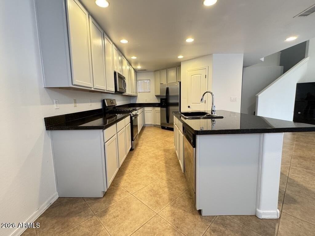 2611 N 48th St Unit 4 #4 - Photo 5 of 23