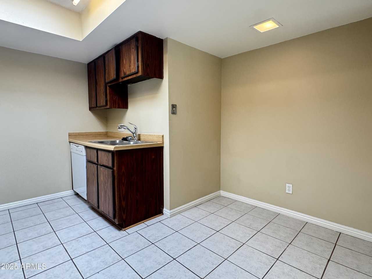 546 S Allred Dr - Photo 7 of 23